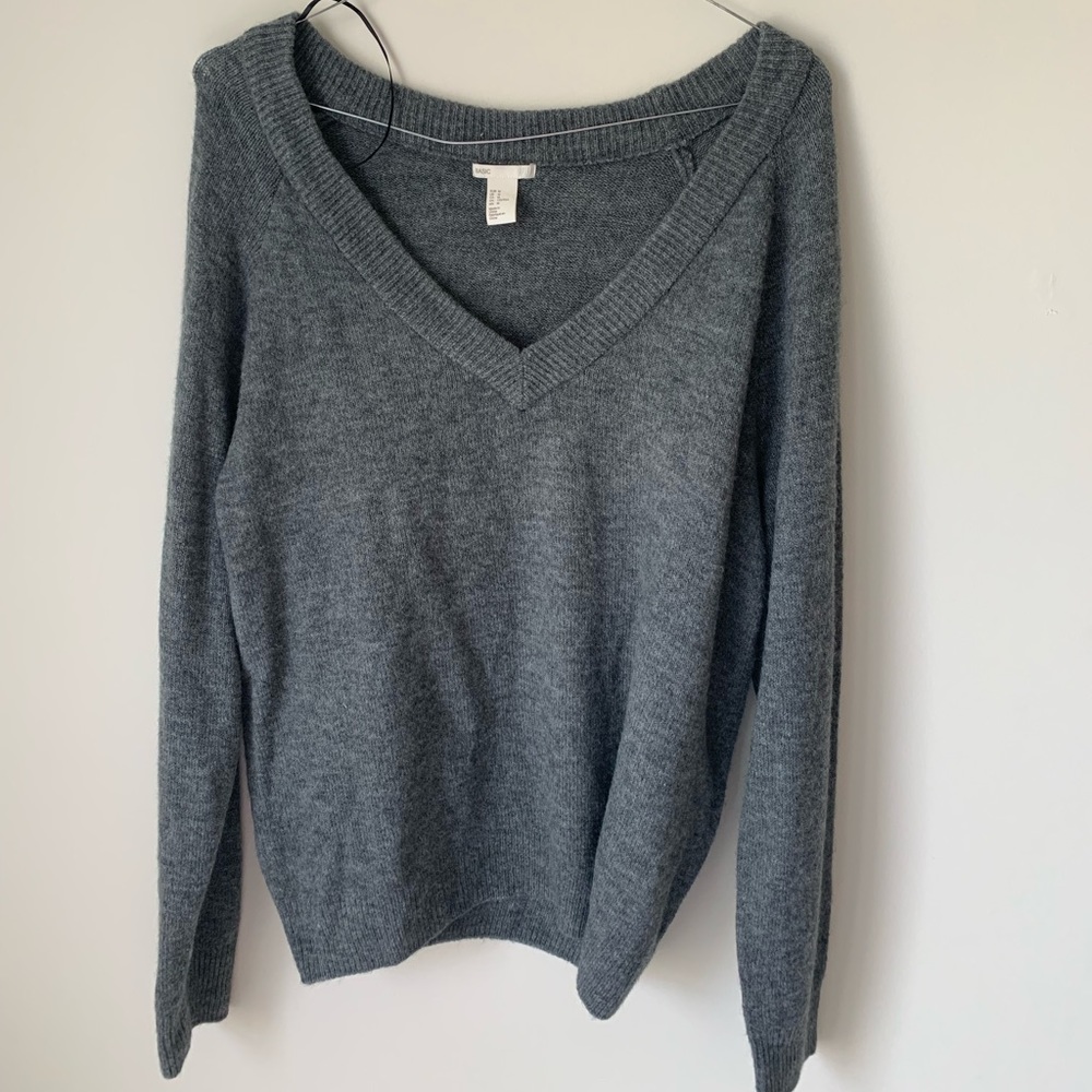 Grey oversized sweater.